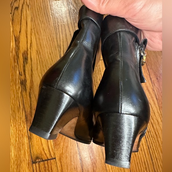 SALVATORE FERRAGAMO ITALIAN LEATHER ANKLE BOOTS WITH GANCINI BIT ZIPPER SIZE 7 - Picture 9 of 16